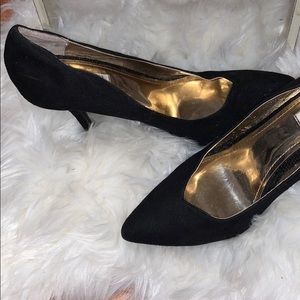 Jennifer Lopez black heels